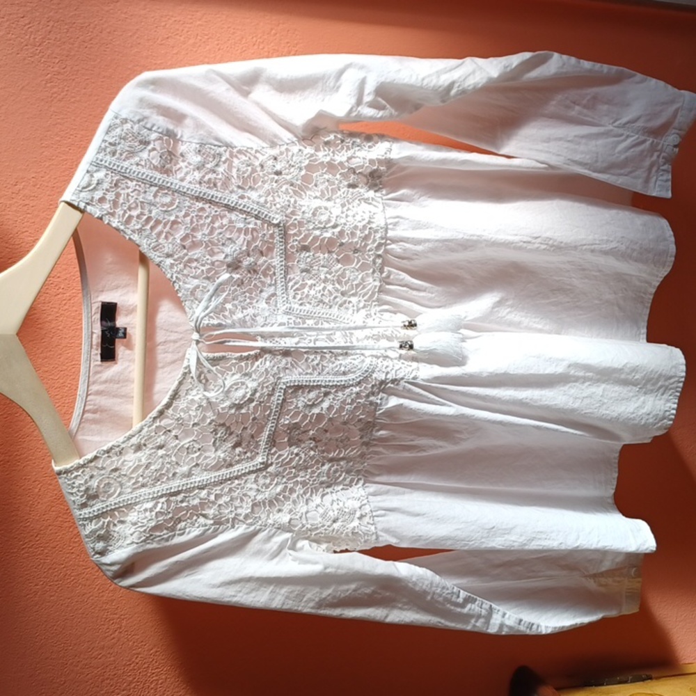 Ladies boho top by Earl. Size PM in excellent condition. Long Sleeve with button
